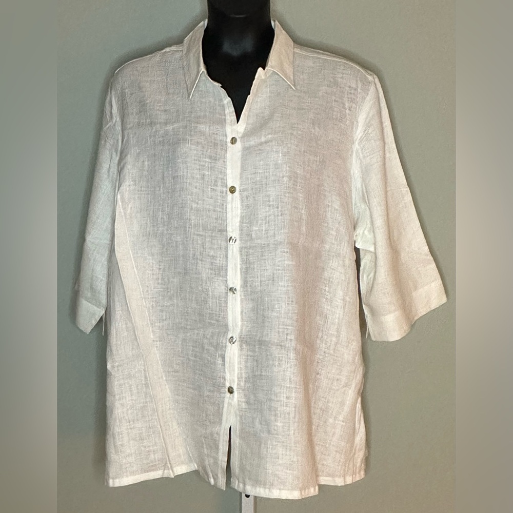 Avenue linen shirt. New with tags. Size 30/32